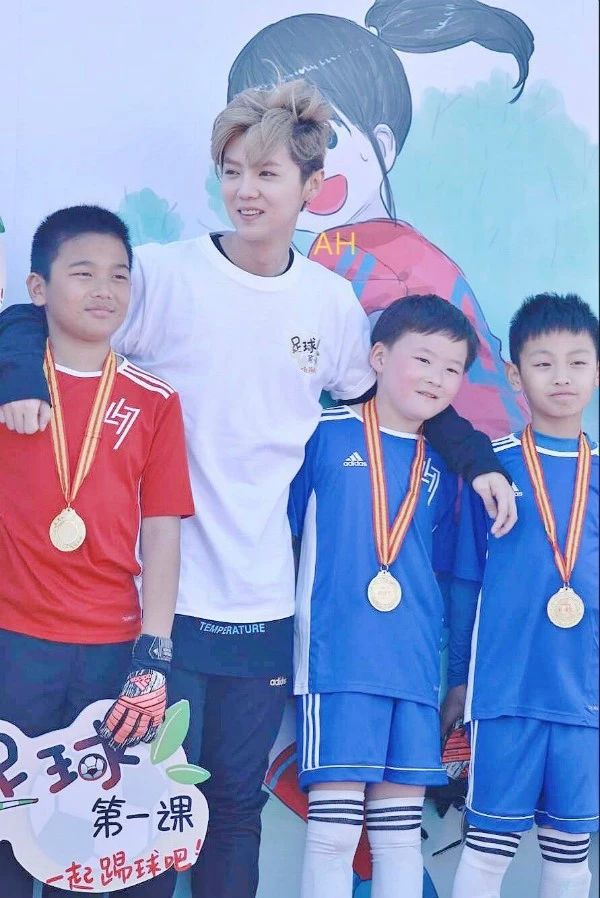 鹿晗足球时刻,鹿晗的足球表现如何