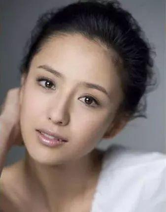 适合黄白皮显白的口红,黄皮肤适合哪种裸色口红