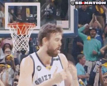 硬汉装逼新技能——舔个鞋子！看完的人都偷偷试了一下！