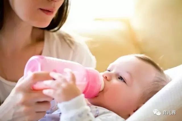 婴儿喂奶如何预防中耳炎,躺着喂奶得中耳炎