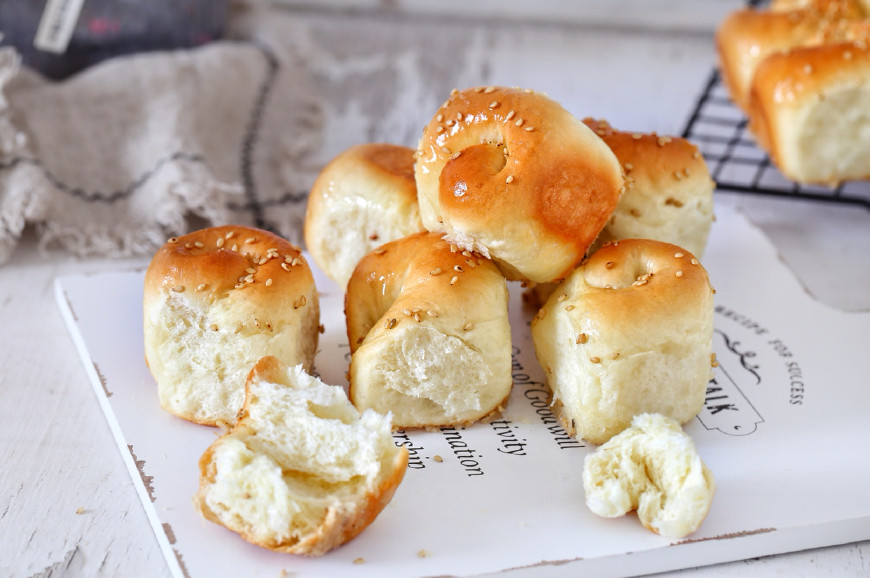 趁着暑假学会这款面包，不加黄油也能松软香甜，开学当早餐正合适