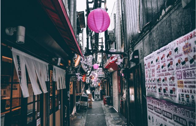 买东西就给摸头的柴犬，日本百年老店也很萌