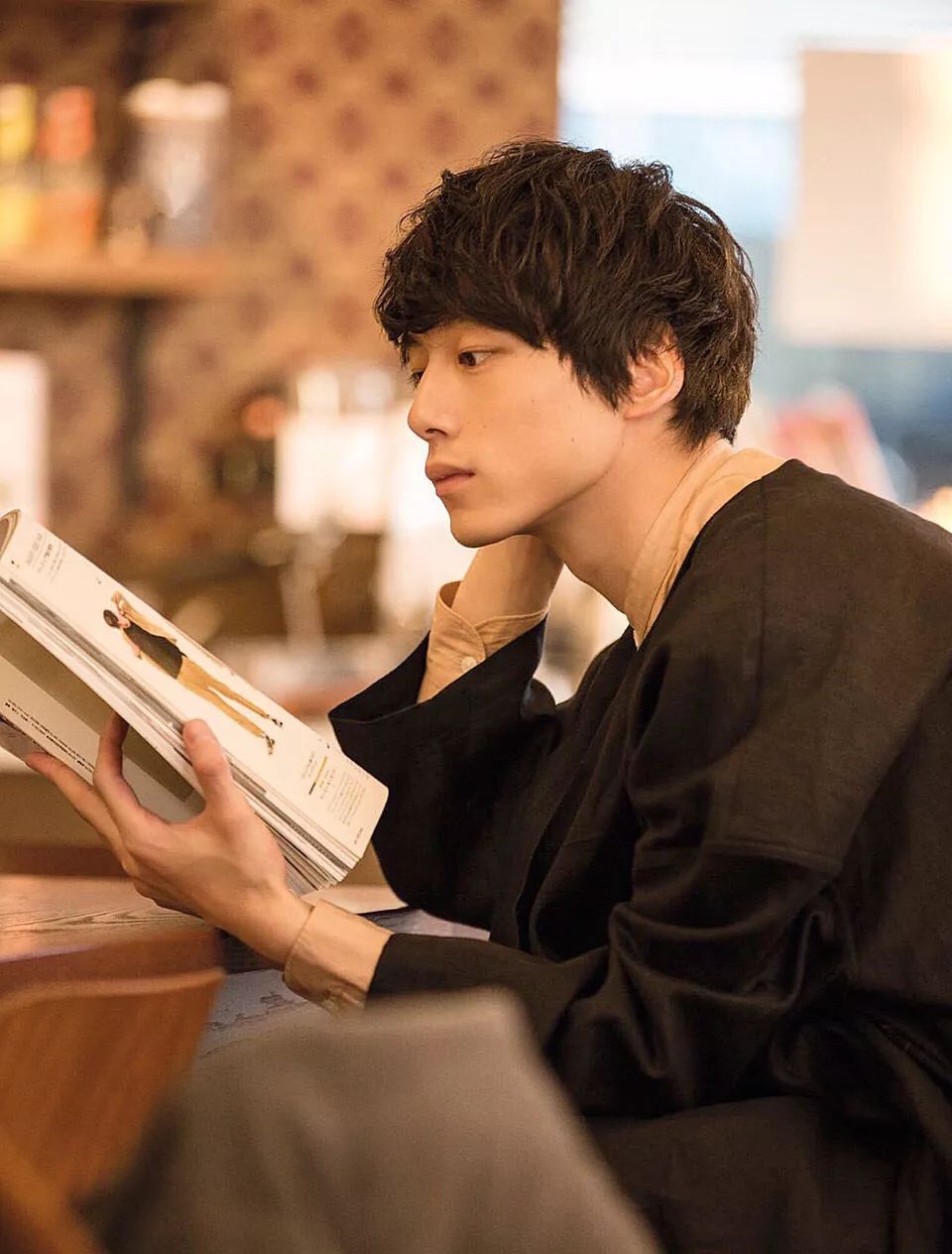 男生海边拍照如何摆pose,双人男生拍照pose姿势大全