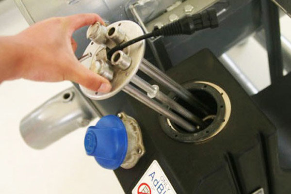 尿素经常结晶怎么处理,尿素泵结晶堵塞排出办法