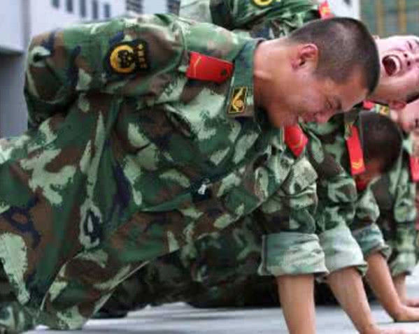 各国军人的工资，美国24864元，俄罗斯5426元，中国多少