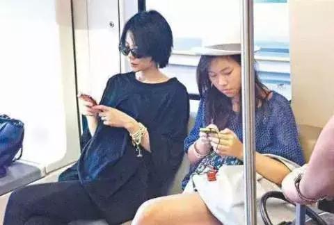 李嫣李老师照片,李亚鹏女儿李嫣的社交账号