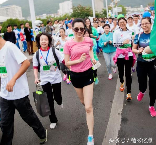 《邪不压正》，最大的看点竟是她的翘臀