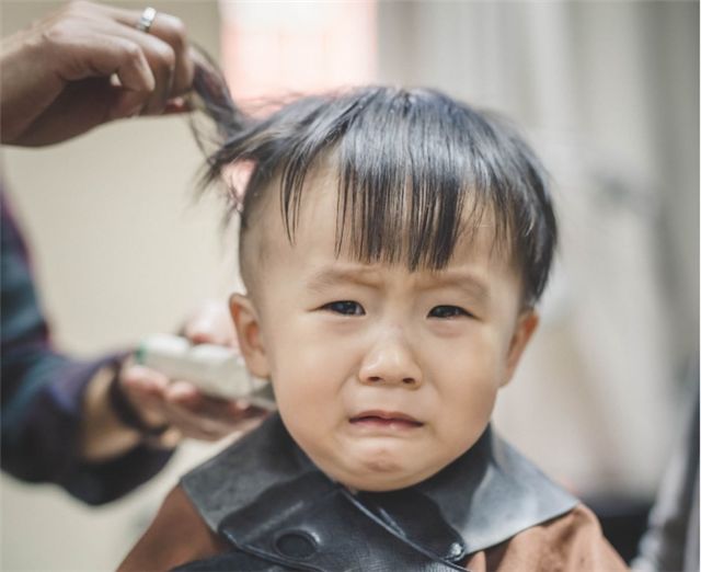 如何让宝宝乖乖理发,宝宝为什么害怕去理发店