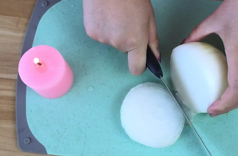 切洋葱有什么办法不辣眼睛吗,洋葱怎么切才不辣眼睛的小妙招