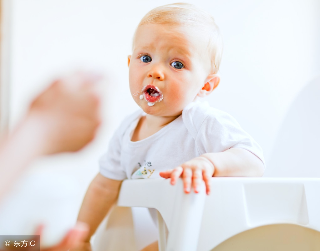 添加辅食的宝宝一天吃几次奶,收藏1岁内宝宝适合吃的辅食