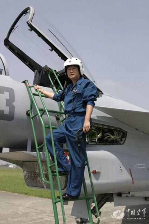 歼10首席试飞员,雷强试飞歼10视频