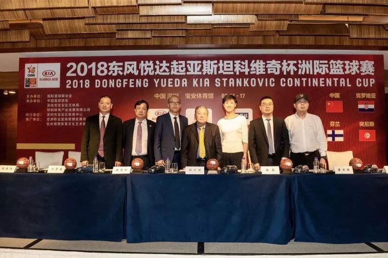 激情在绿茵场上尽情燃烧,激情在胸中激荡热血在赛场挥洒