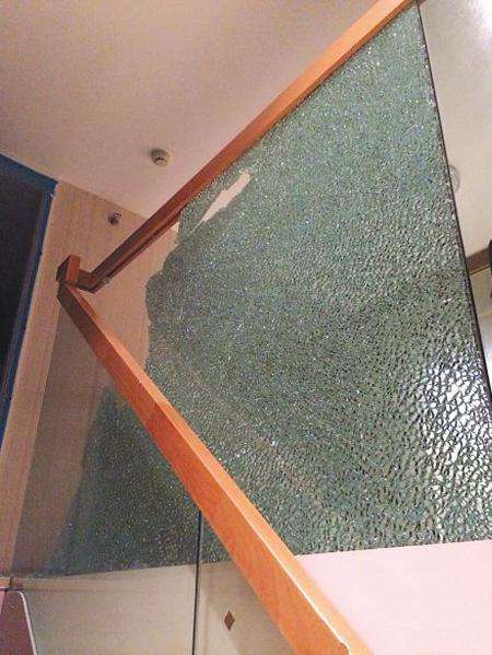 玻璃钢毛刺扎手怎么处理,玻璃丝扎手怎么解决