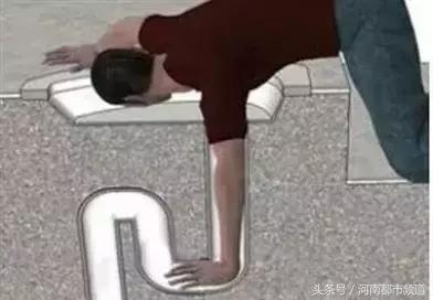 广东5岁男童不慎将脚卡厕洞动弹不得，快看你家用的是不是！