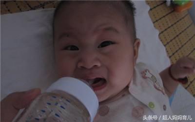 一个月宝宝频繁吐奶呛奶怎么办,怎么预防宝宝吐奶及处理方法