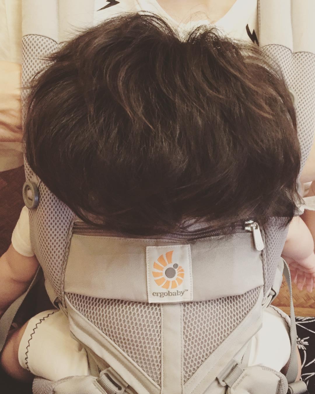 超猛发量的日本爆炸头宝宝，不到一岁头发的面积就比脸还大！