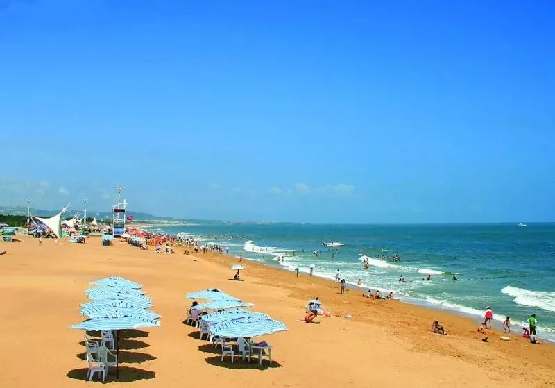 马尔代夫的蓝天绿树水清沙白,北京周边绝美海滩