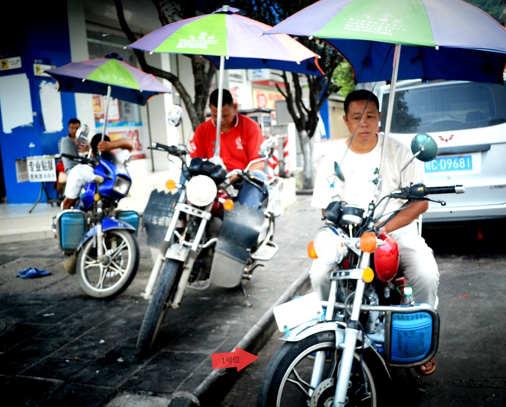 摩的会故意绕路加价吗,摩的拉客8元起步