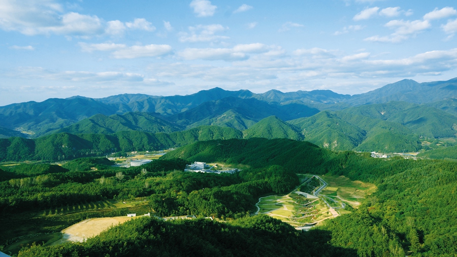 韩国民俗村传统民居及庭院,韩国首尔古老建筑韩屋村