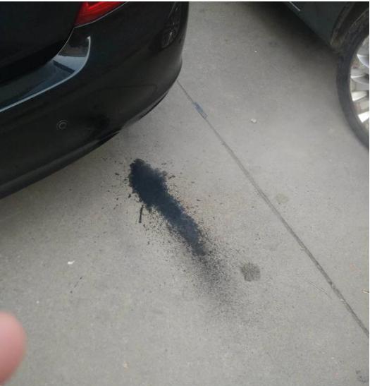 发动机排气管口有黑灰代表积碳吗,汽车排气管总是黑的怎么回事