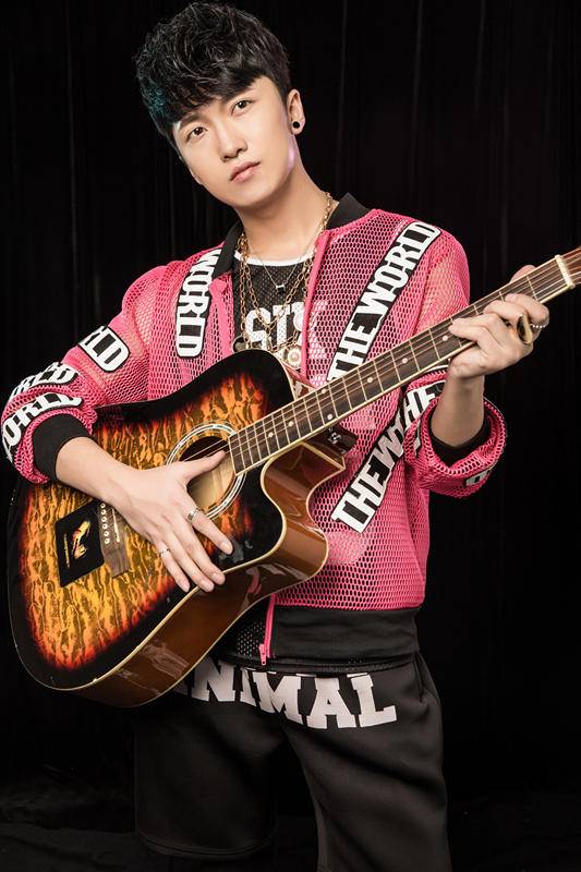 男神女神直播唱歌玩游戏撕腿毛？这档《酷狗哆来咪》有点狠！