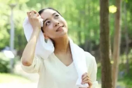 高温天气过敏了怎么办,皮肤暴晒太阳过敏症状
