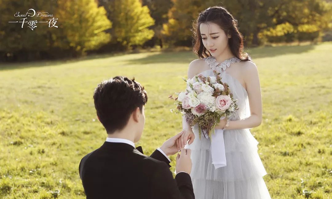 迪丽热巴早期穿维吾尔族服饰,迪丽热巴一千零一夜穿搭