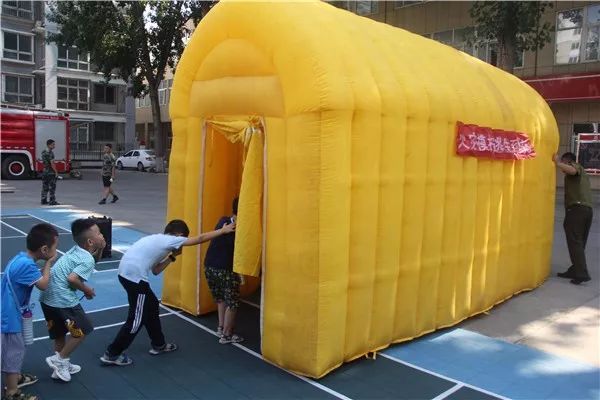 社区携手幼儿园参观防火队,亲子活动参观防火大队