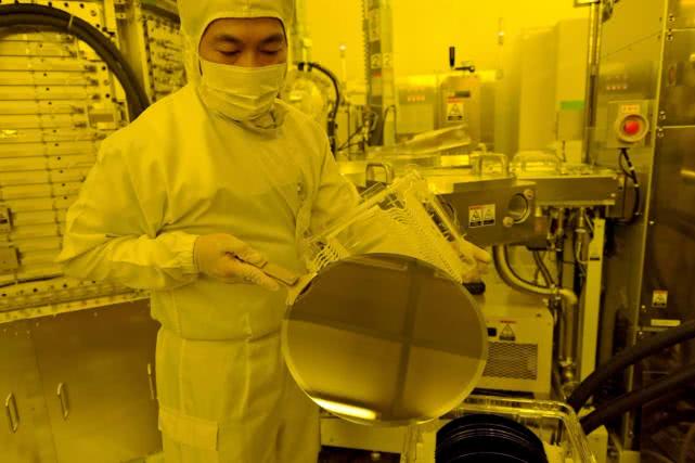 为什么日本尼康能做光刻机 (尼康为什么做光刻机)