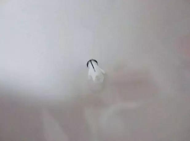 装修地面扫平有裂缝怎么办,装修开槽坑坑洼洼怎么办