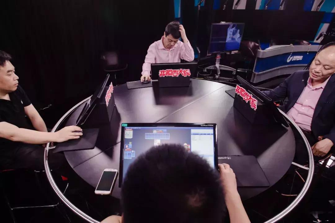 每晚6点，一百万上海男人都在干同一件事丨现在上海