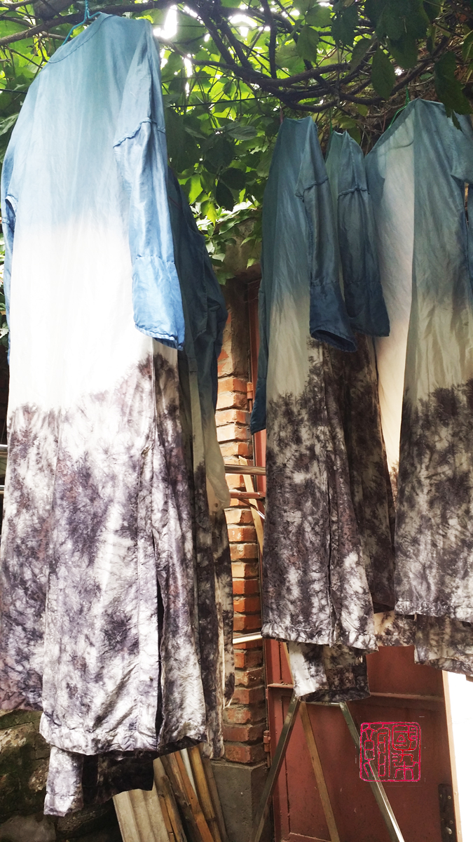 生活在左：蓝调水墨，将风景穿在身上