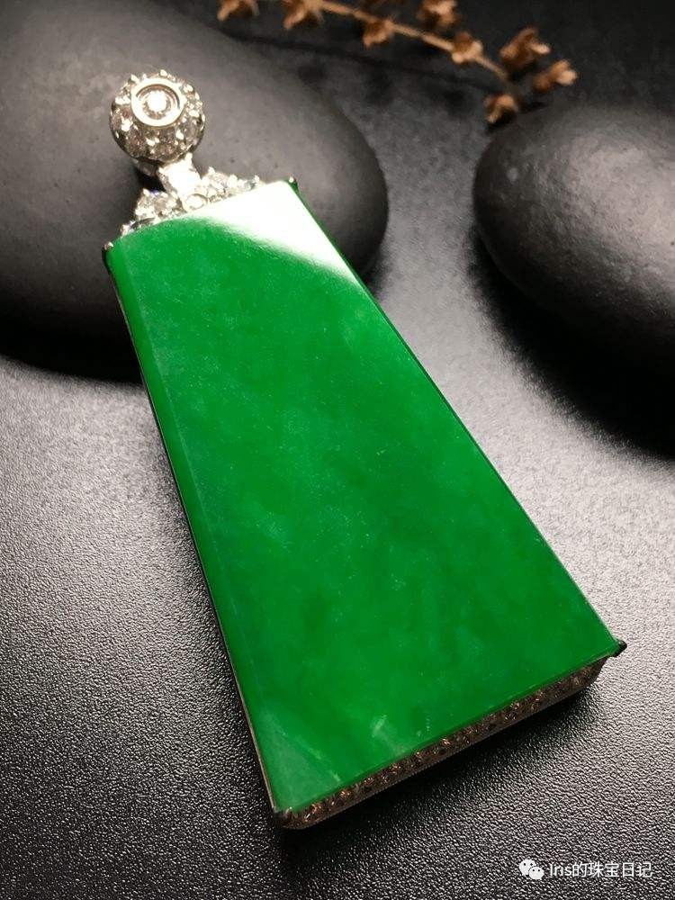 翡翠带山水有什么寓意,你佩戴的翡翠寓意