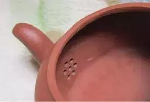 紫砂壶出水不畅记得这些小妙招,紫砂壶壶嘴出水偏右可以修复吗