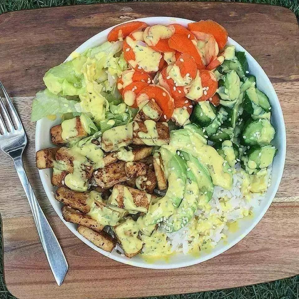 腹肌帅哥小鲜肉锻炼,练腹肌不伤腰速成腹肌的动作