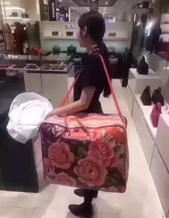 两万块的ysl鞋,ysl2万左右的包