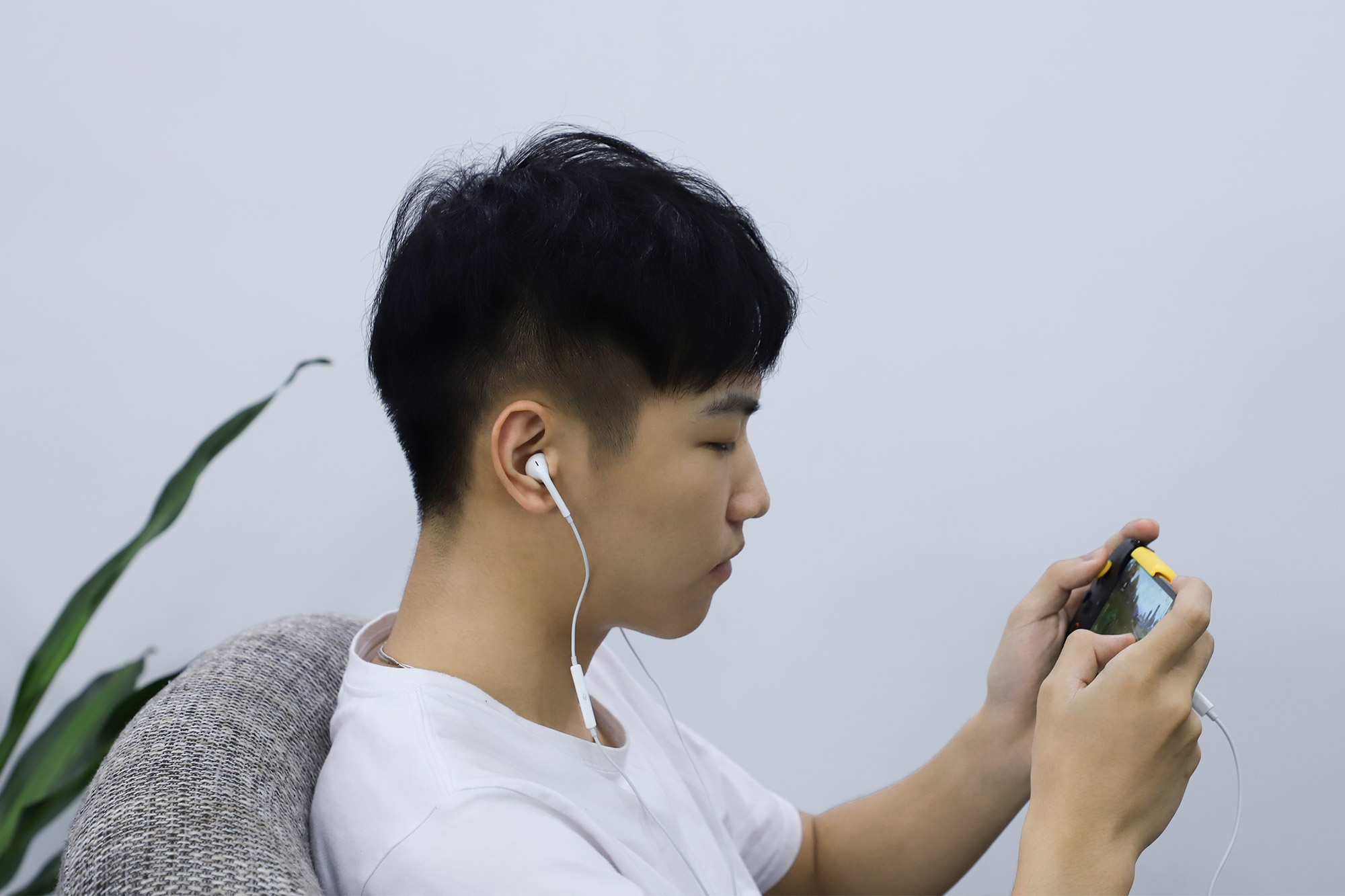 飞智黄蜂x版半手手柄,飞智黄蜂单手游戏手柄吃鸡神器