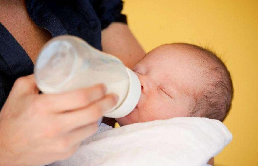 15个月母乳不够如何追奶,胸小哺乳的时候奶汁够吗