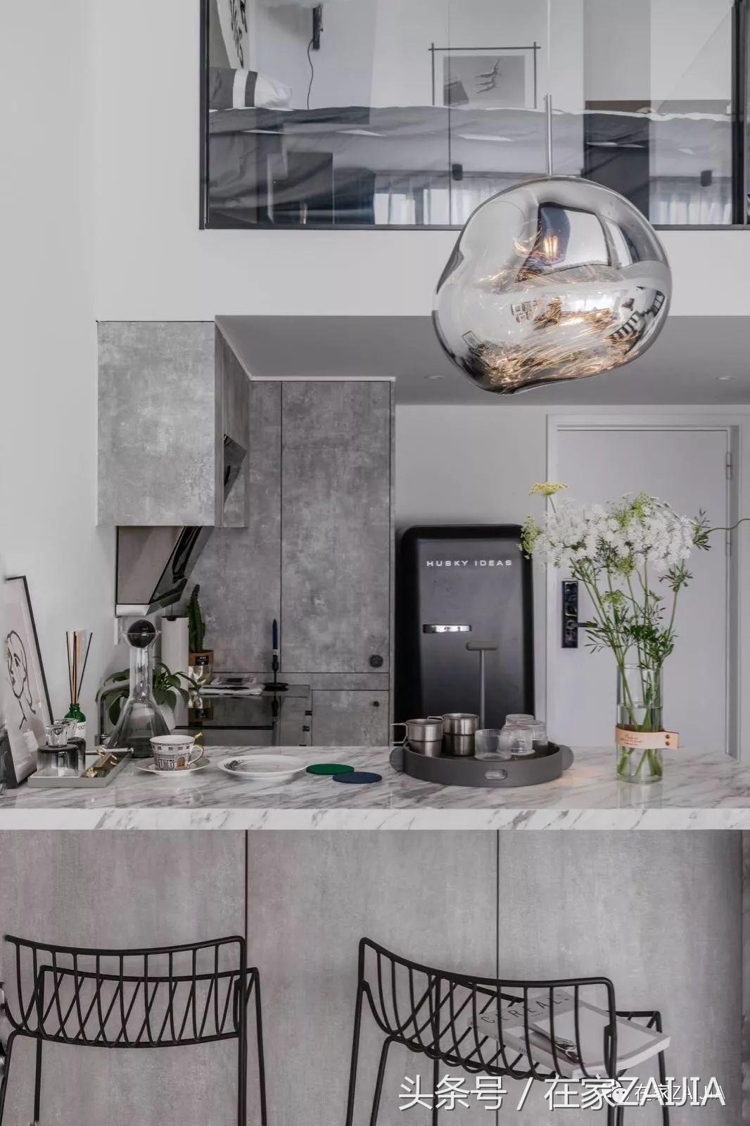 客厅正中放个大楼梯，也太好看了吧！