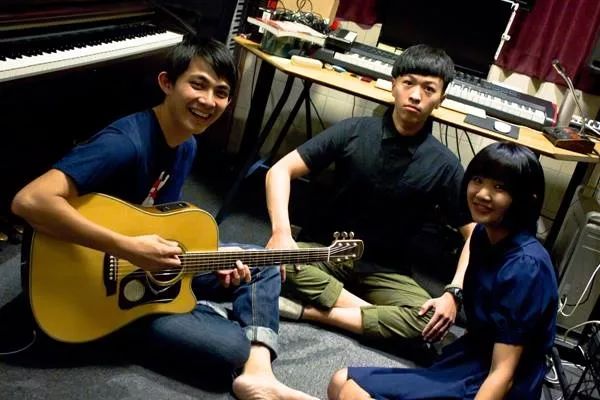 零基础学吉他先学什么,学吉他用什么