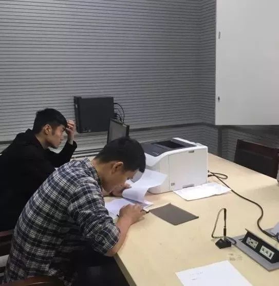 在微信朋友圈卖这个，上百人被抓获，大多是女性，金华警方破获大案