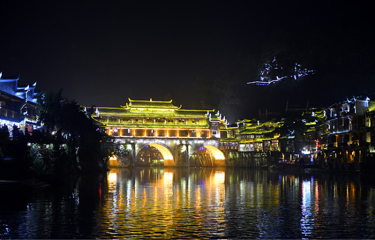最美不是下雨天凤凰古城,最美不过下雨天