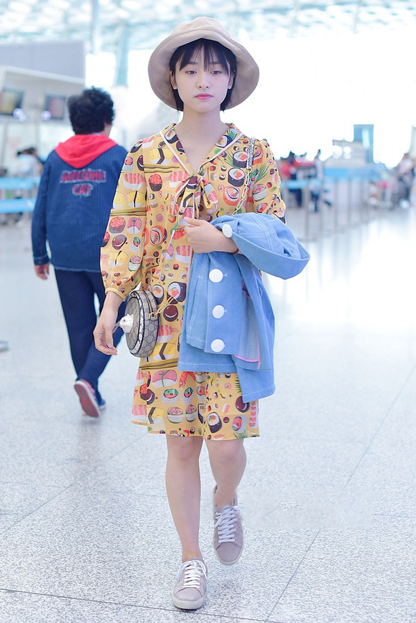 个子矮腿又粗穿什么裤子,个子矮腿短又粗