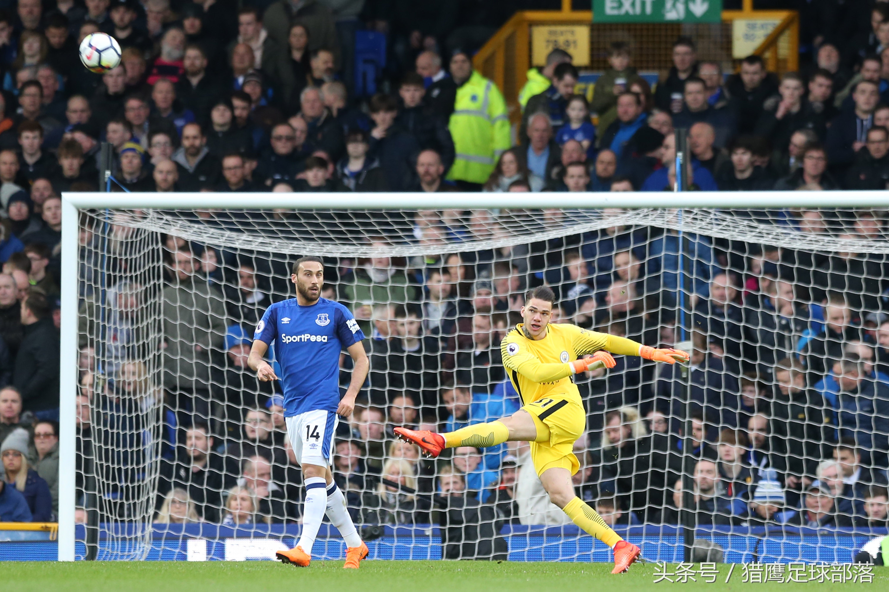 德赫亚18年最佳门将颁奖照片,德赫亚守门员身价