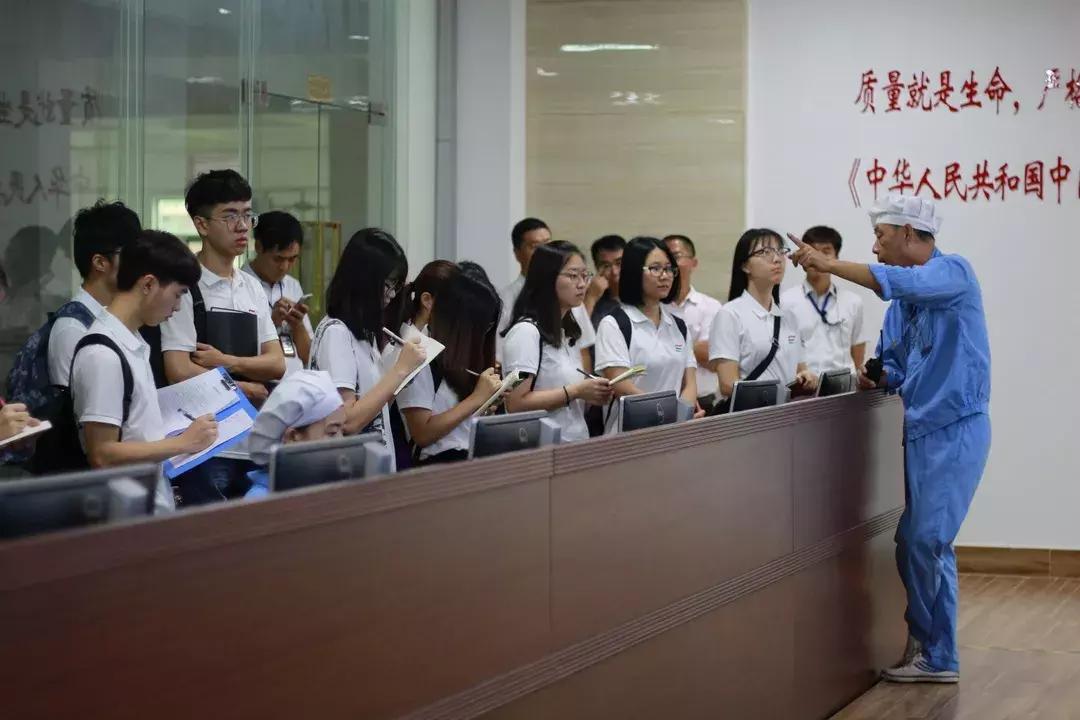 「灯塔工程·三下乡」｜一只皮膏打天下，深挖中医药文化精髓