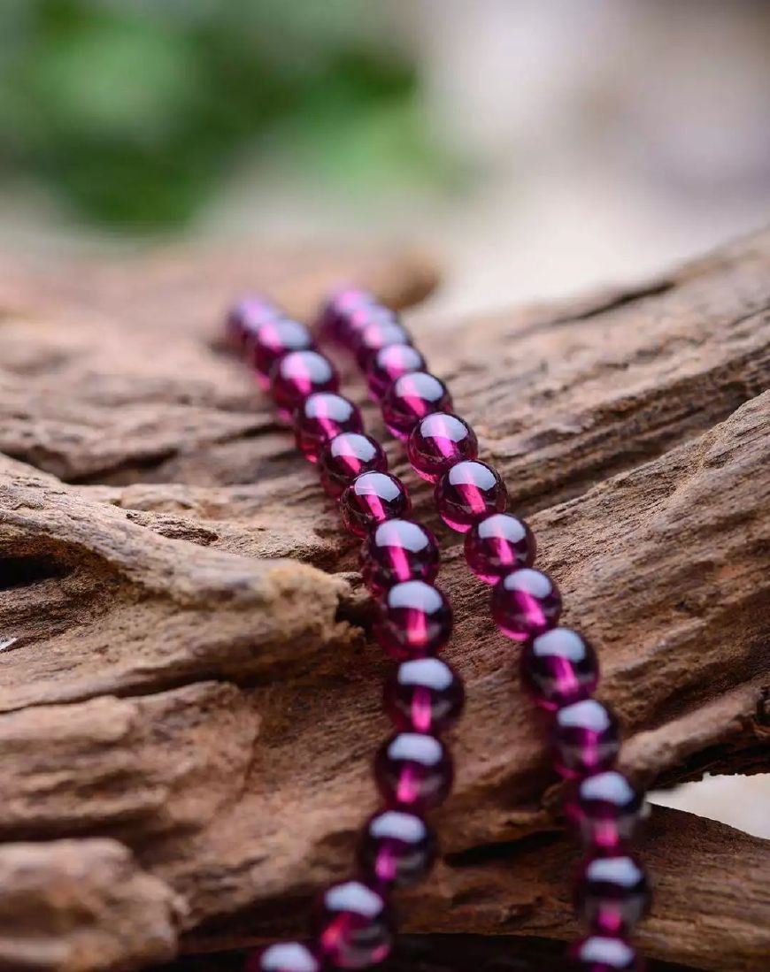 怎样鉴别石榴石手链真假,鉴别石榴石的好坏