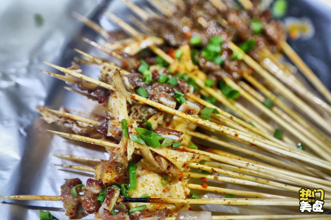 星沙这个老板竟把烧烤店开在远离闹市的偏僻之地，居然还火到不行