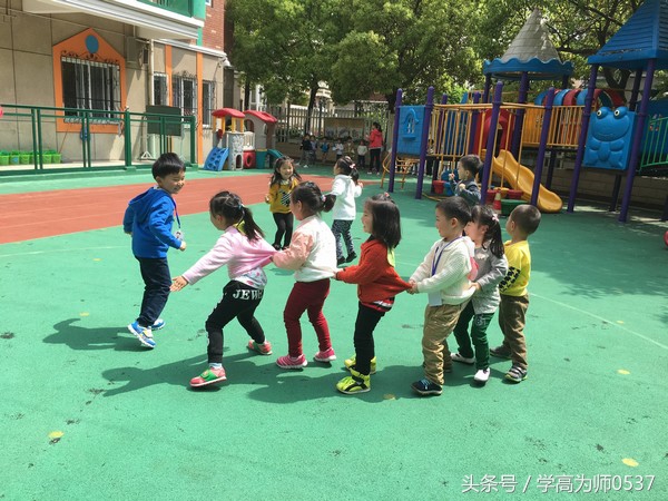 学校玩老鹰捉小鸡的游戏看图写话,看图写话每日一练老鹰捉小鸡