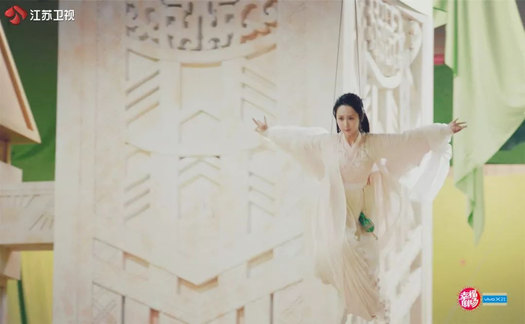 《香蜜沉沉烬如霜》戏里戏外杨紫显现真性情，谈角色：“女主不是傻白甜，和邓伦是哥们儿”