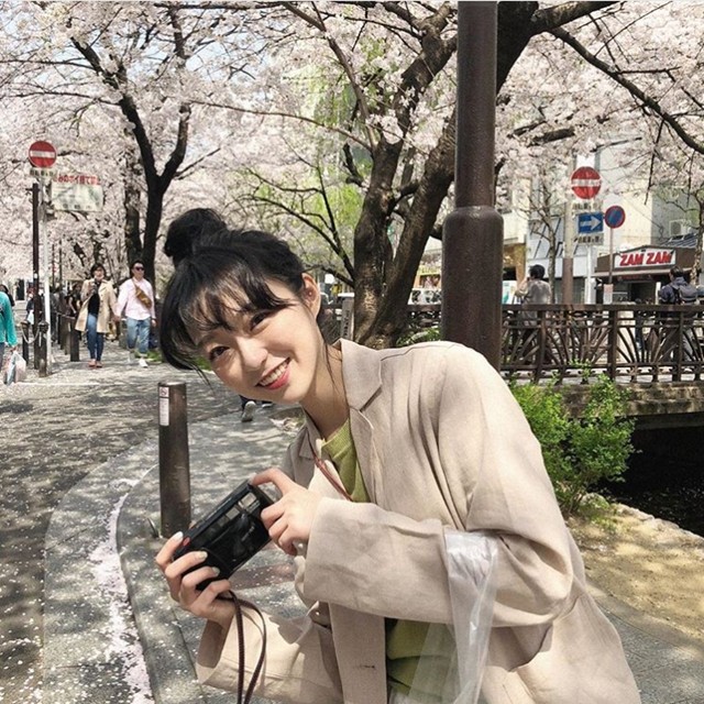 韩系春季穿搭绿色,绿色怎么穿显白又清新